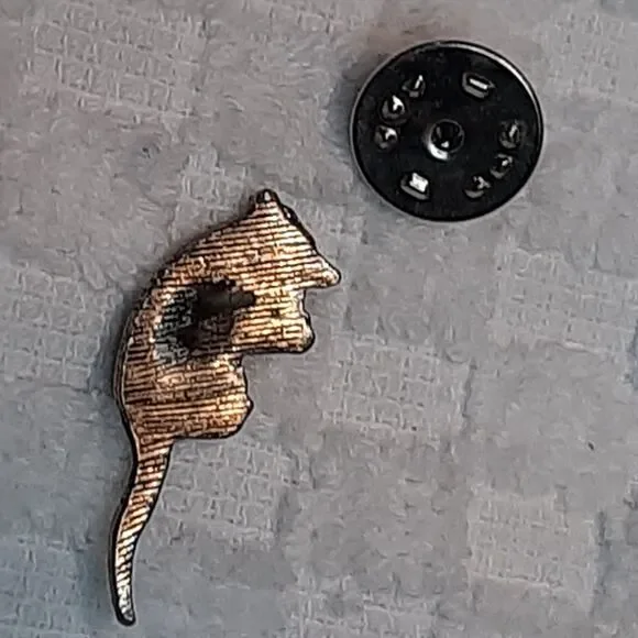 Vintage Figural Armadillo Animal metal lapel  tac pin Silver/Pewter-Tone (flat) - Picture 4 of 5